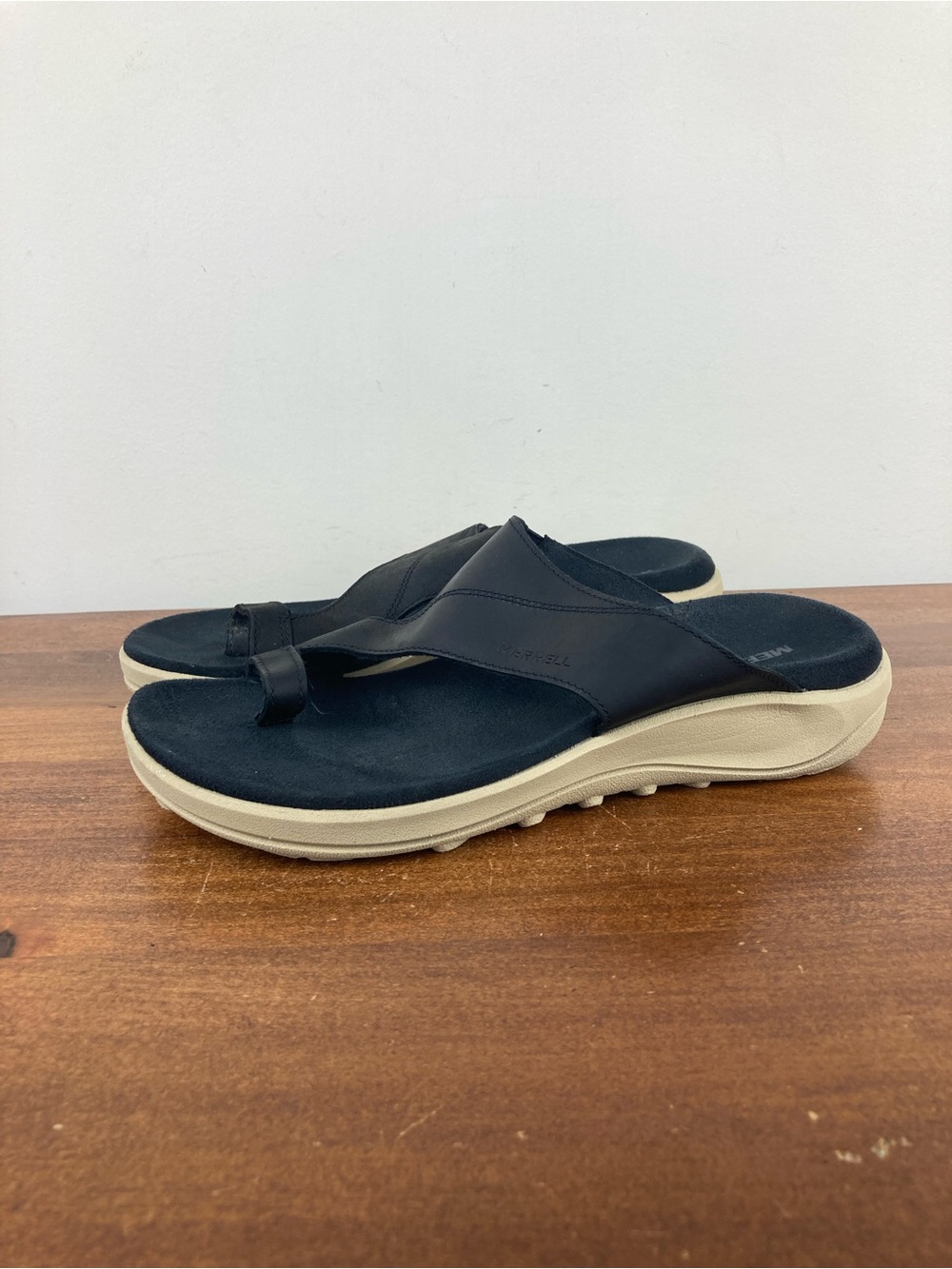 Merrell District 4 Luxe Post Sandals Black Leather Toe Strap Thong Women’s 7.